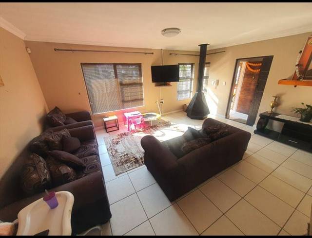 3 BEDROOM CLUSTER FOR SALE IN BARTLETT